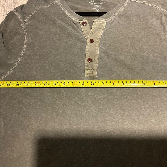 J Crew Men’s Henley Tee Long Sleeve Army Green Garment Dyed Cotton Medium M T - Picture 5 of 10